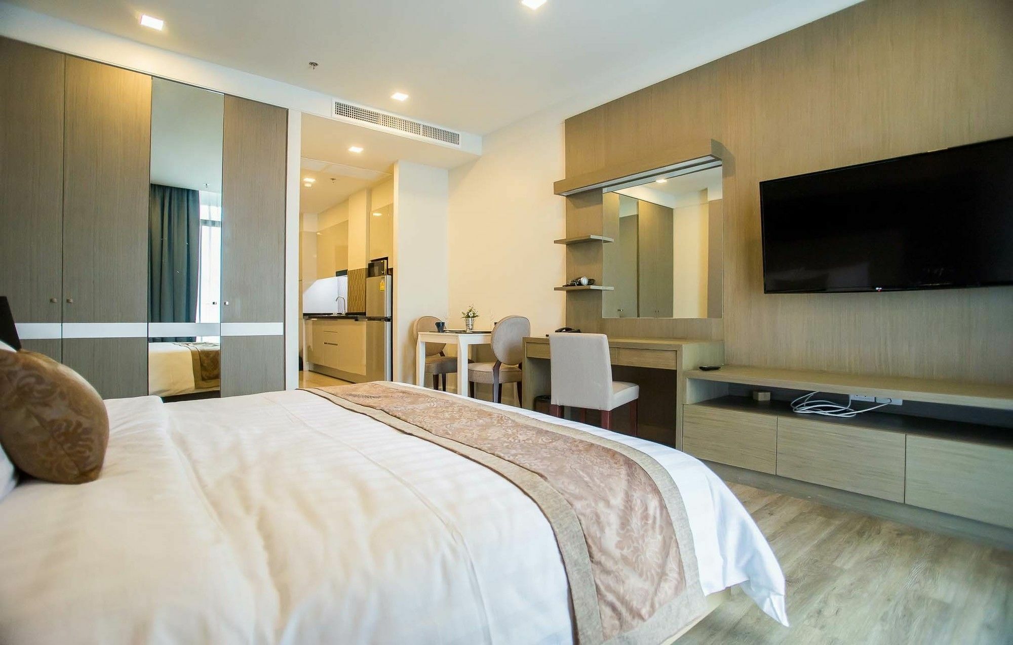 Metropolis Suites Bangkok, Tapestry Collection By Hilton Dış mekan fotoğraf